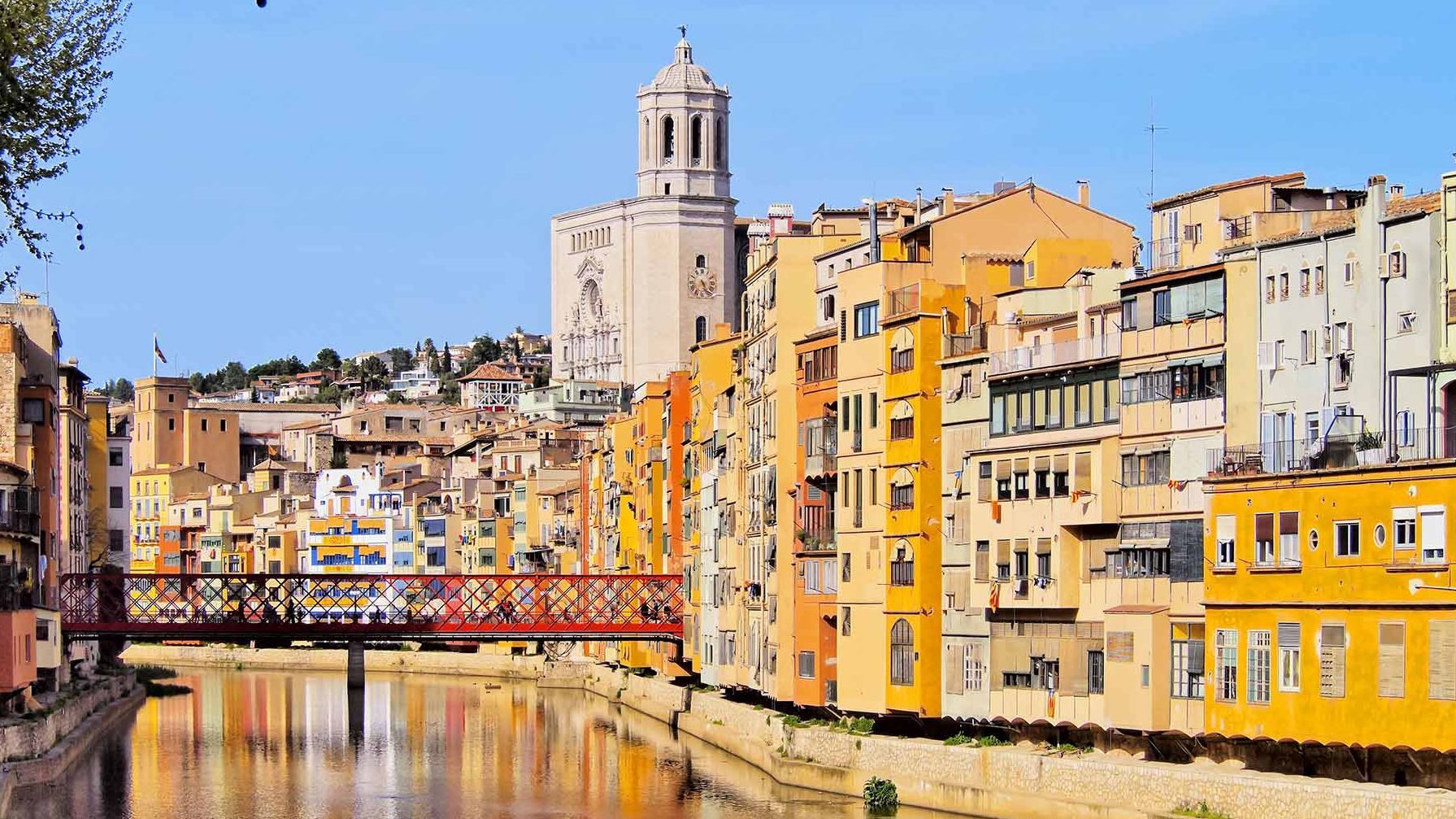 Les cases de l'Onyar, el pont de les Peixateries Velles i la catedral de Girona